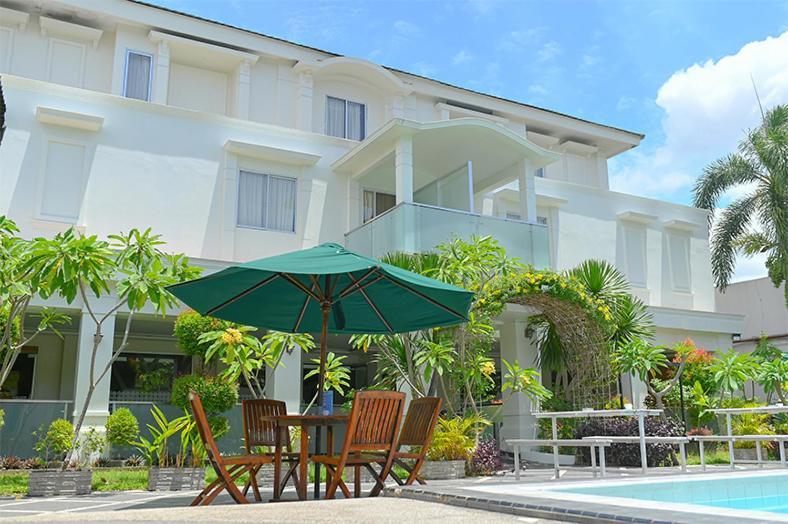 Kawana Hotel Padang  Bagian luar foto